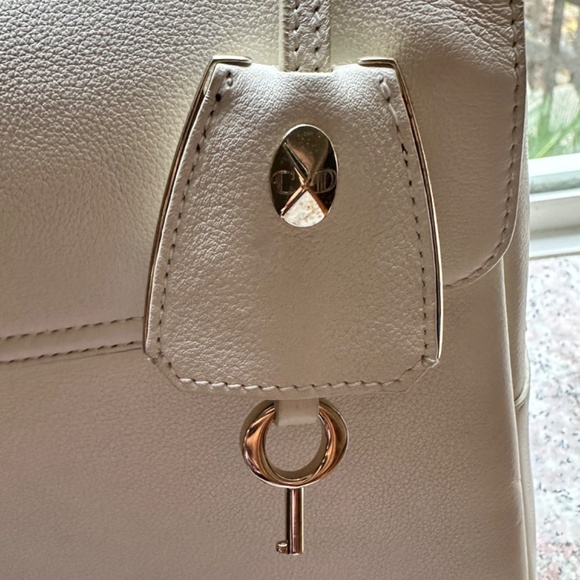 Christian Dior - Picture 5 of 10